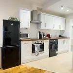 Two-Bed City Centre Flat 100M From Trafalgar Sqr