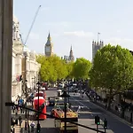 Two-Bed City Centre Flat 100M From Trafalgar Sqr