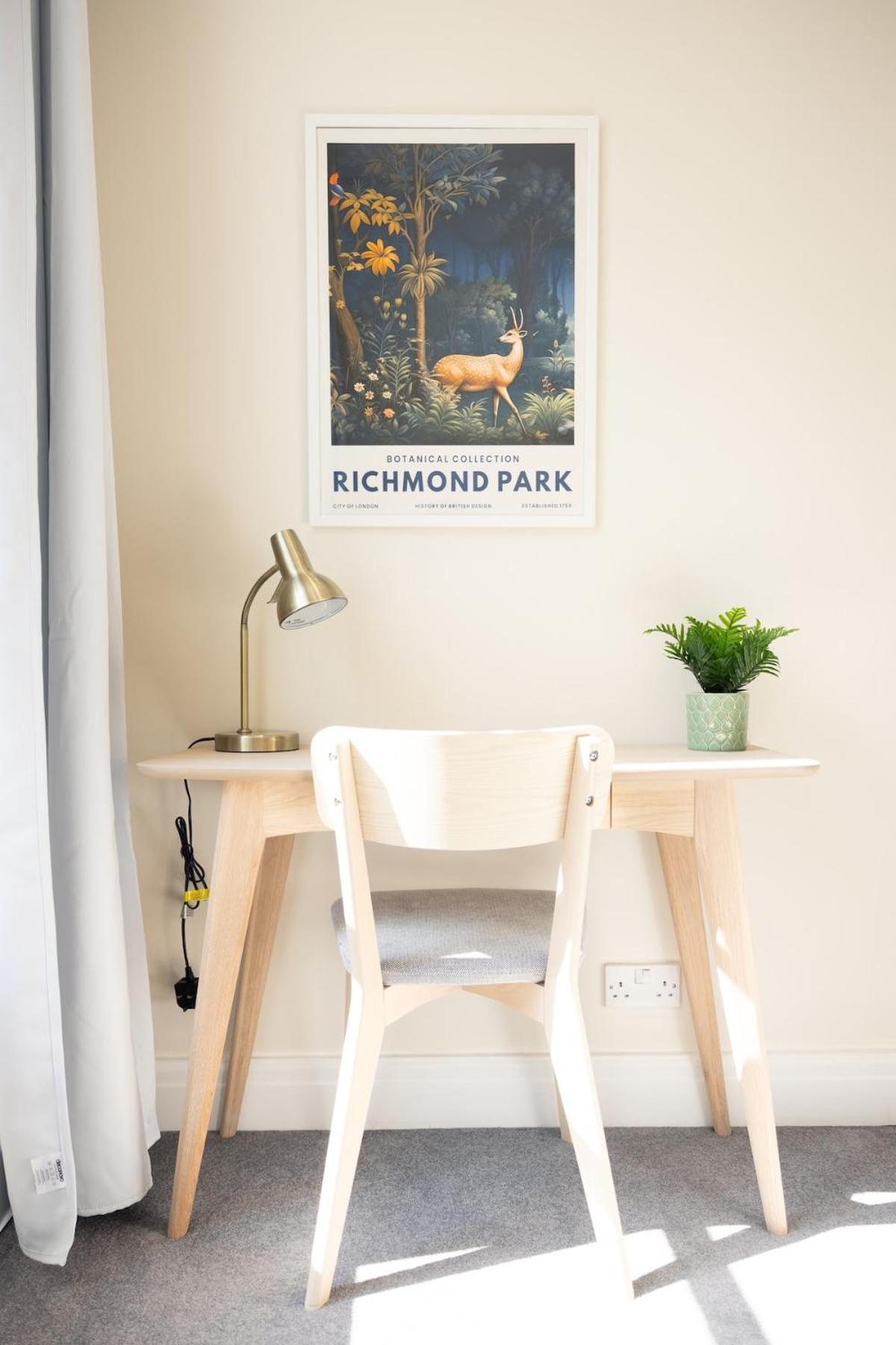 Two-bed Centre Flat 100m From Trafalgar Sqr